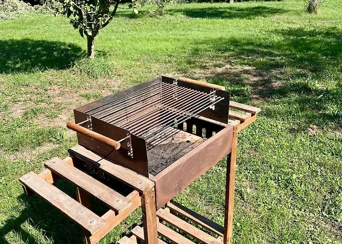 En Pierres Et Briques Pres Du Canal Du Midi