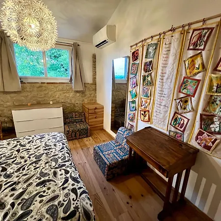 En Pierres Et Briques Pres Du Canal Du Midi