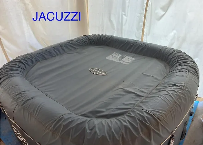 En Pierres Et Briques Pres Du Canal Du Midi * Ayguesvives