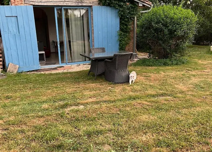 En Pierres Et Briques Pres Du Canal Du Midi Ayguesvives